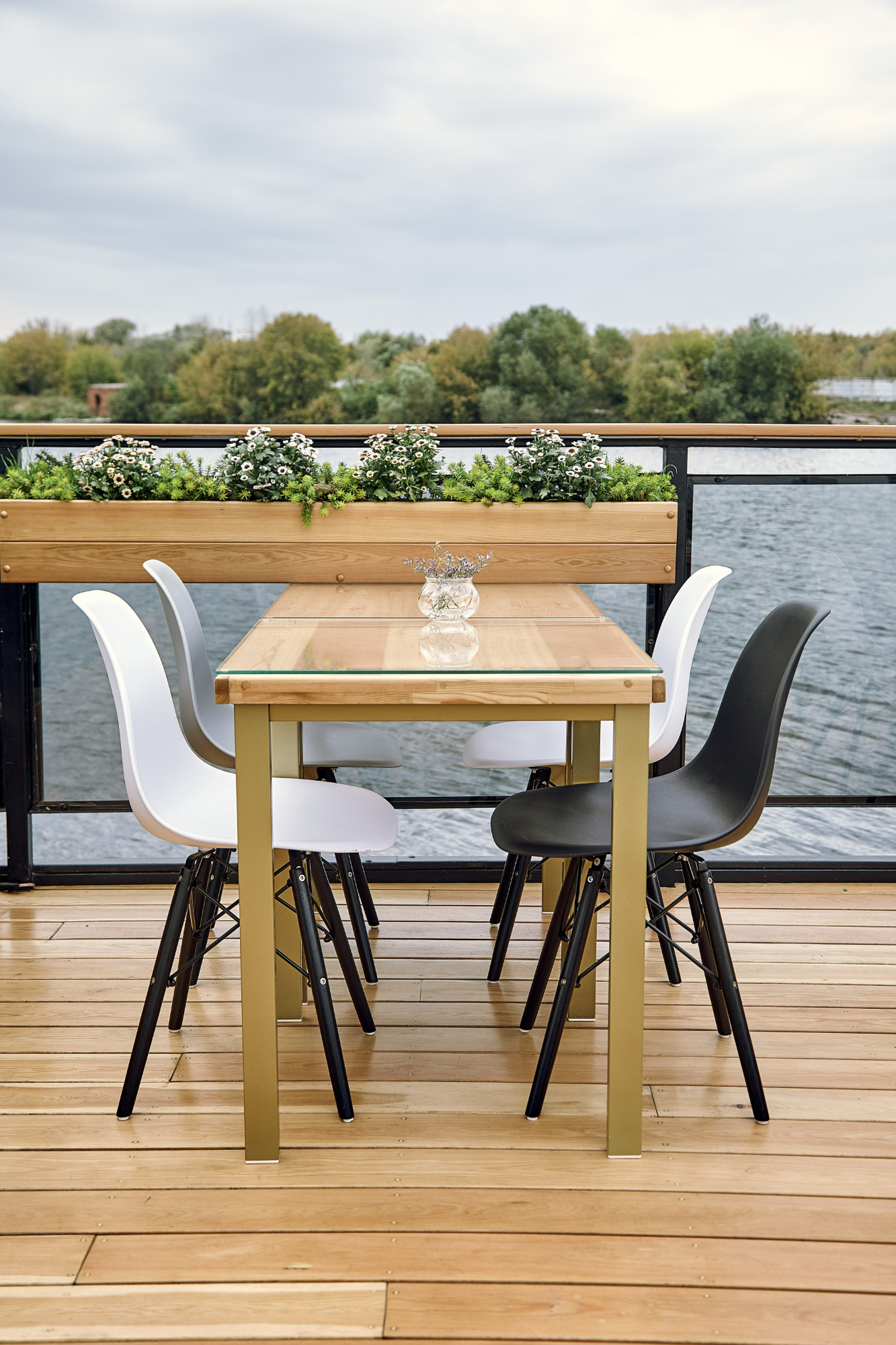 Get Deck Needs Help at an Affordable Price: Enhancing Your Outdoor Space